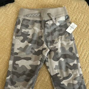 Gap kids gray camouflage jogger sweatpants